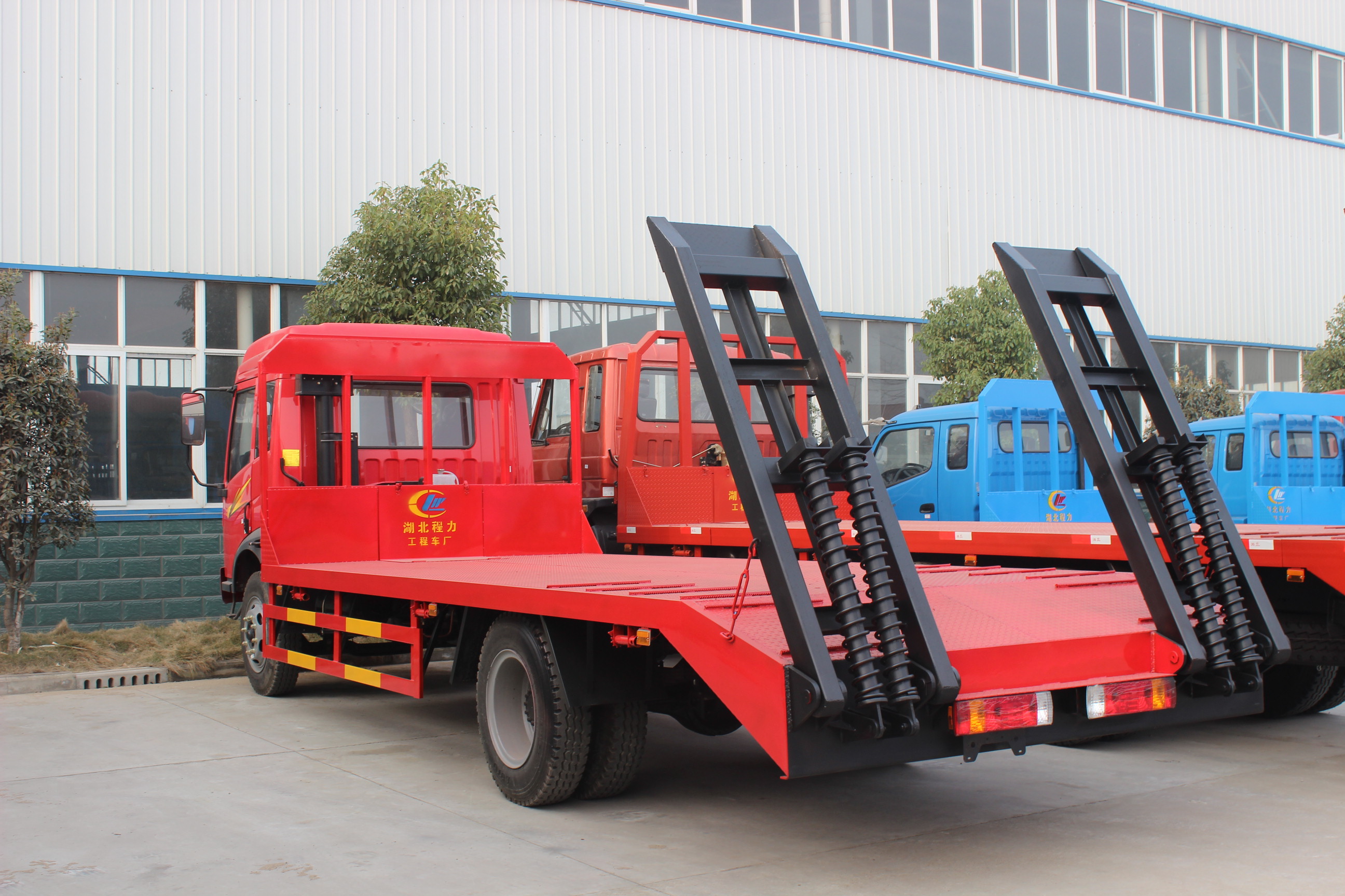 溫州專業(yè)市場與品牌經(jīng)銷商指南 挖掘機(jī)平板拖車這樣選